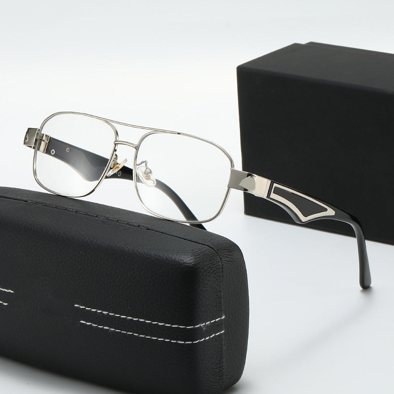 Damen stilvolle Korrektionsbrille mit angularen Akzenten Karnz