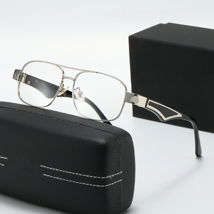Damen stilvolle Korrektionsbrille mit angularen Akzenten Karnz