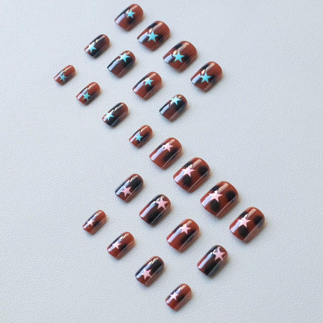 Künstlerisches Sternmotiv Nail Art