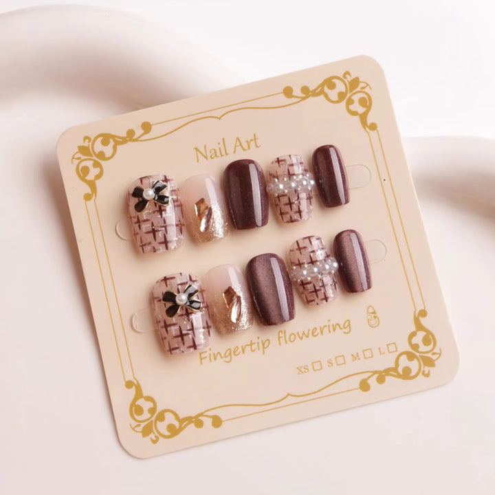 Dekorative florale Press-On Nagelkunst Karnz