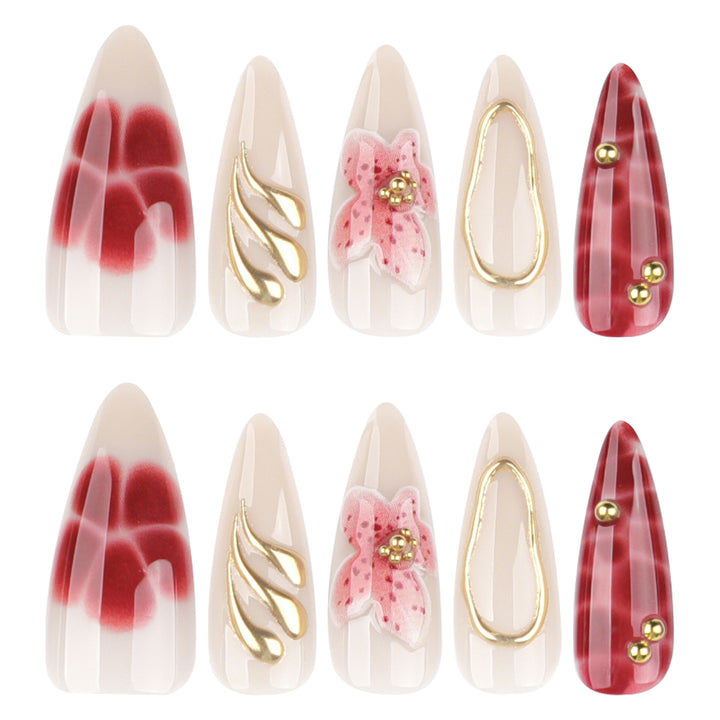 Kunstvolle Stiletto-Nägel mit eleganten Blumendesigns und Glitzerakzenten Karnz