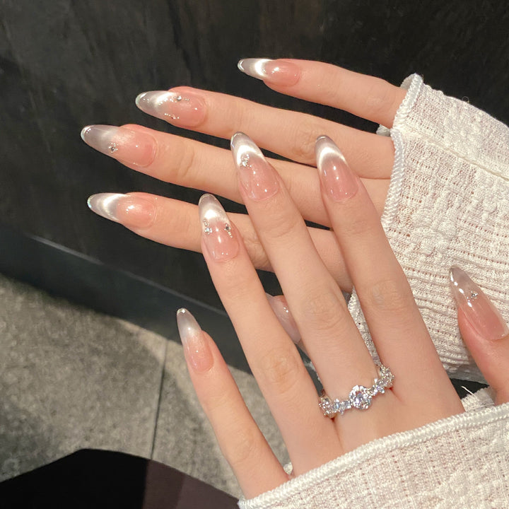 Elegante Press-On Nägel mit Strassakzenten
