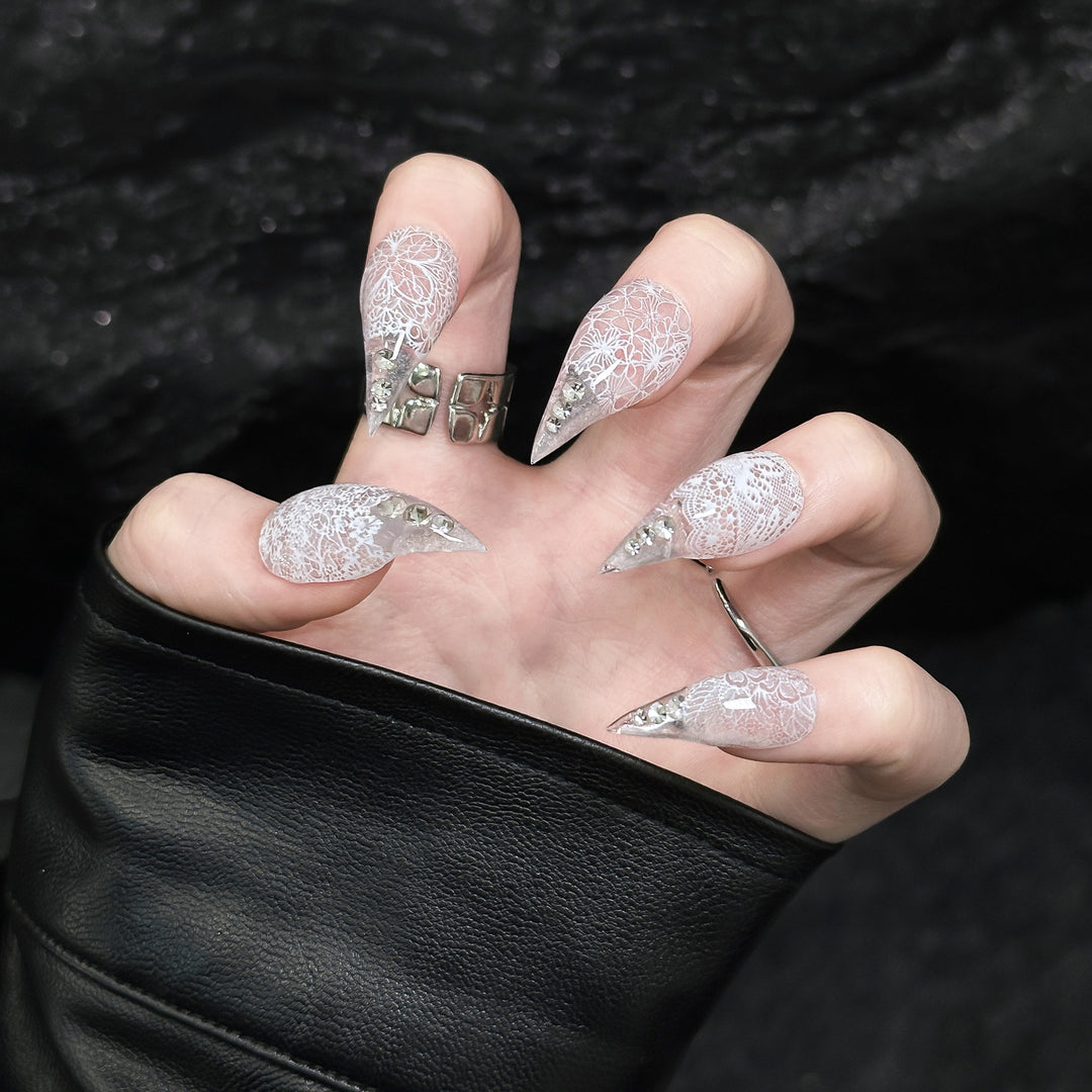 Stiletto Press-On Nagelverstärkungen mit Edelsteinakzenten