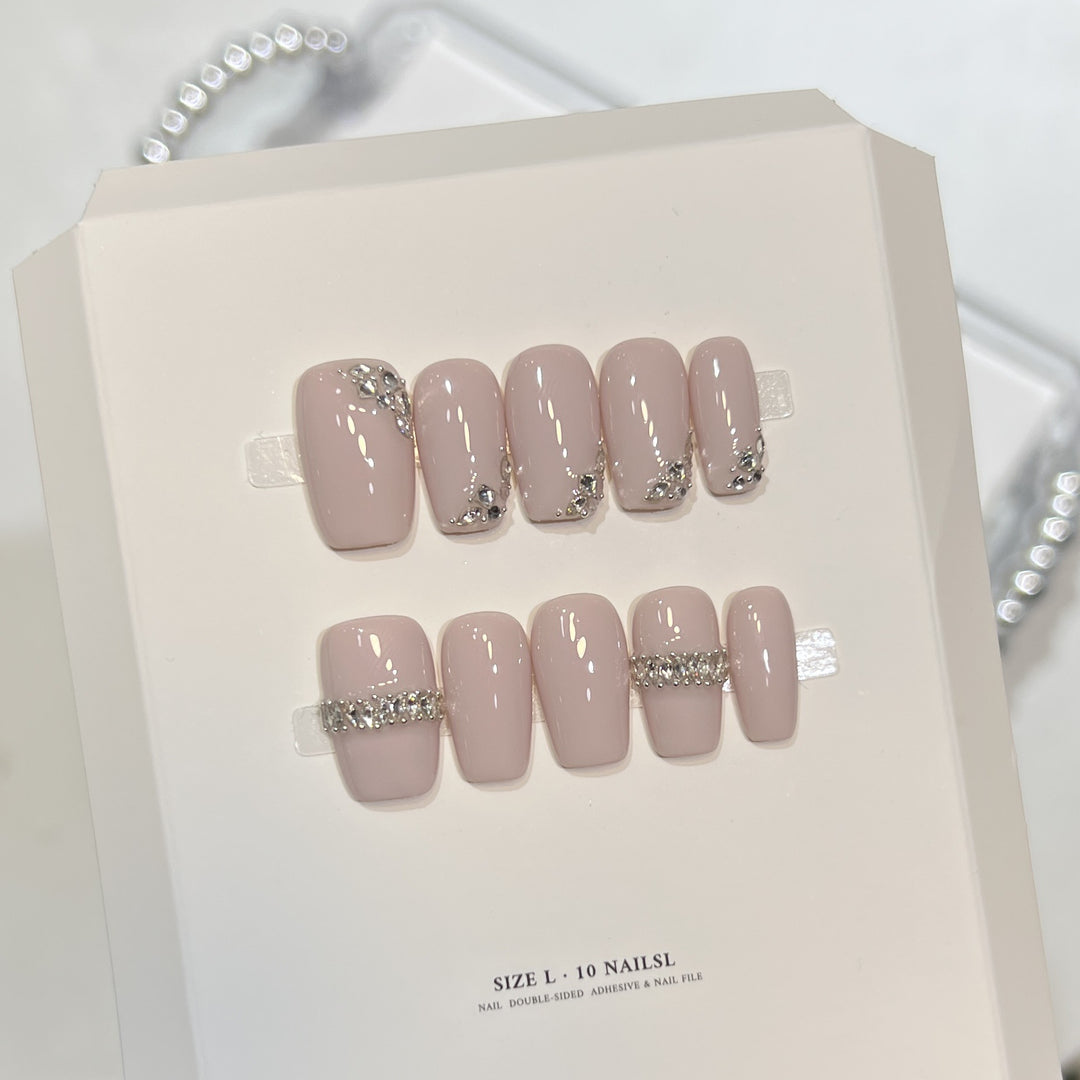 Luxuriöser mit Strass verzierten Press-On Nagelset Karnz
