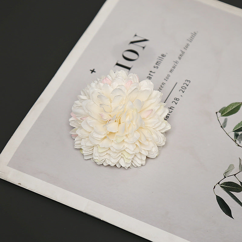 Elegante Chrysanthemen Blüten Haarschmuck
