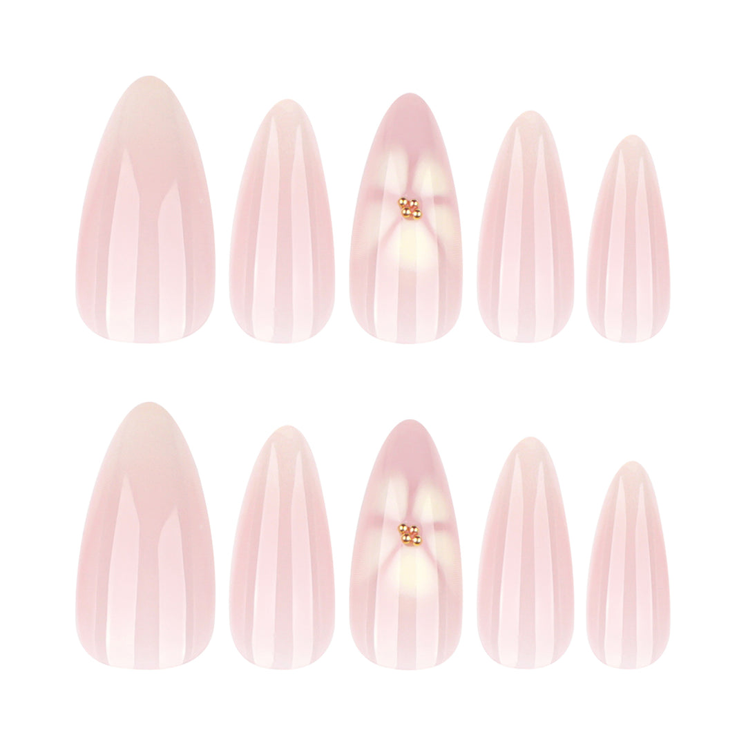 Elegante Stiletto-Nägel mit floralen Akzenten Karnz