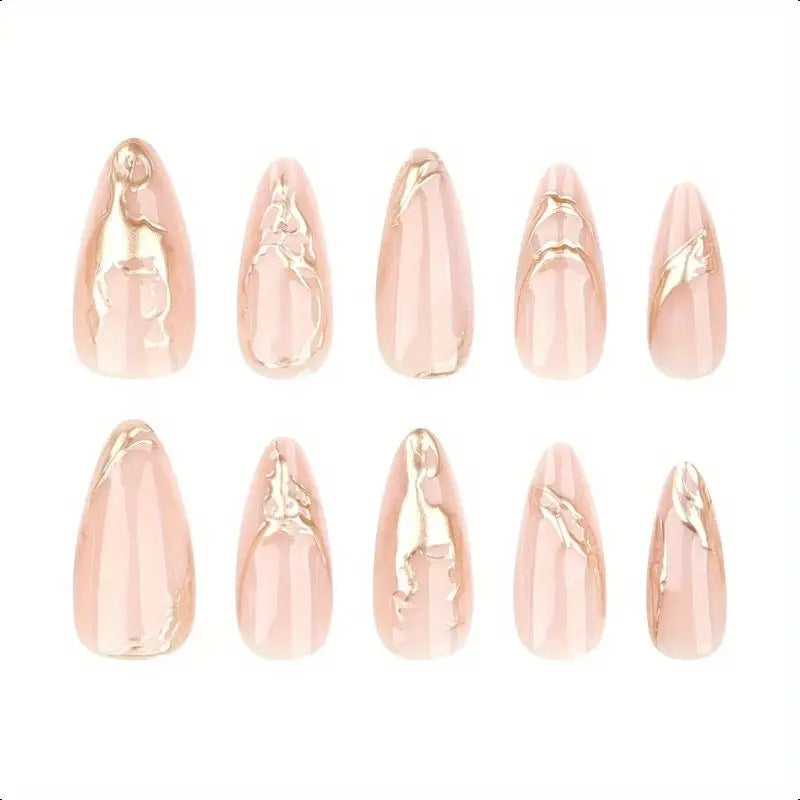 Elegante Stiletto-Nagelverzierungen mit goldenen Akzentdetails Karnz