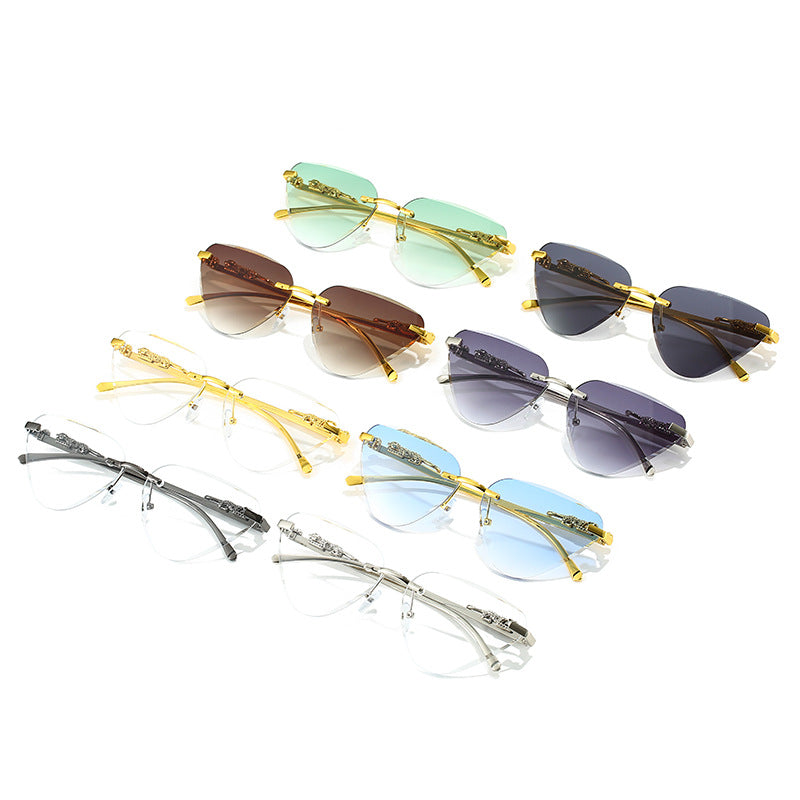 Damen Designer-Sonnenbrille mit kreativem, dreieckigem Rahmen und elegante goldene Akzente Karnz
