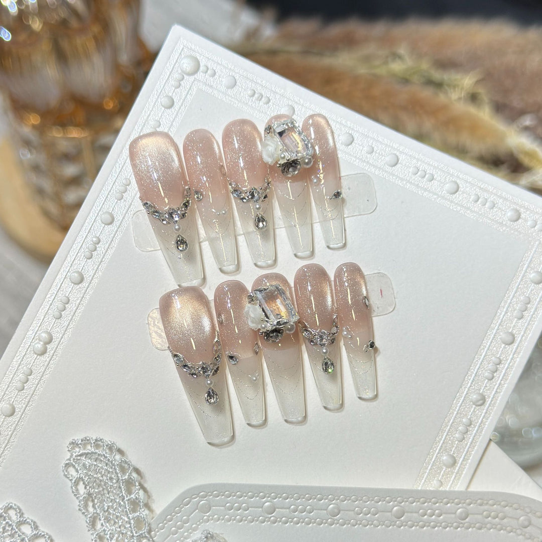 Elegante mit Strass verzierte Press-On-Nagel-Set Karnz