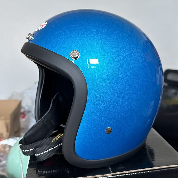 Klassischer Cruiser Motorrad Sicherheitshelm Karnz