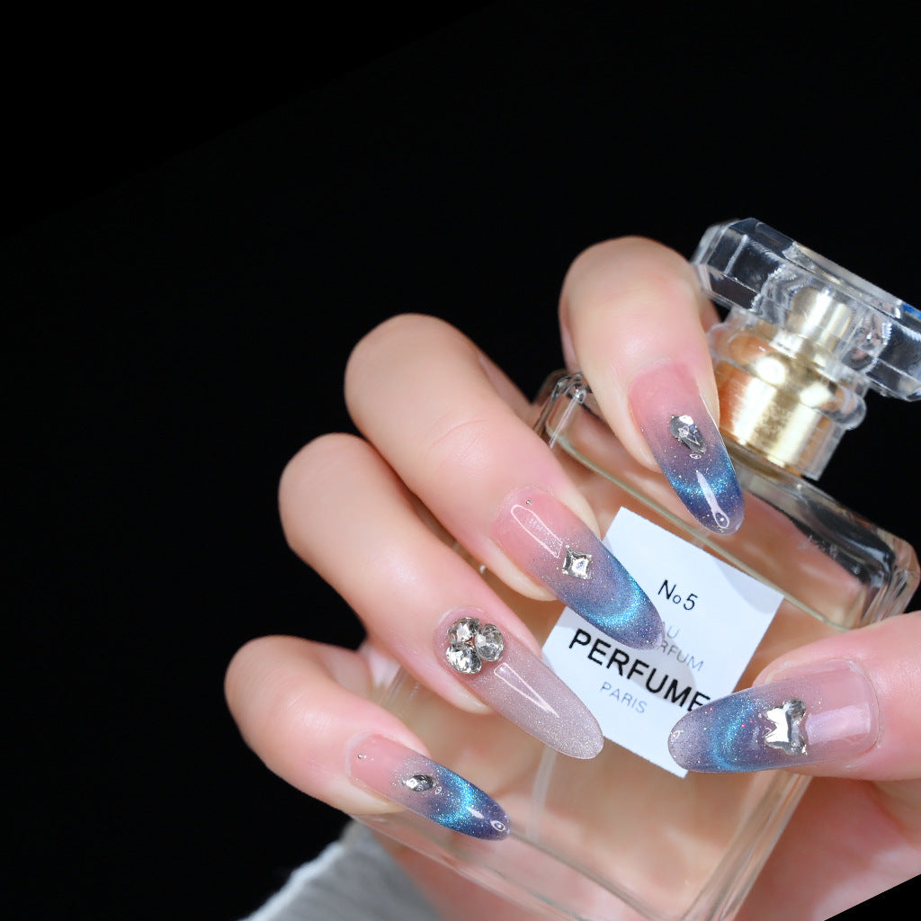 Glamouröse Nagelkunstkollektion Karnz
