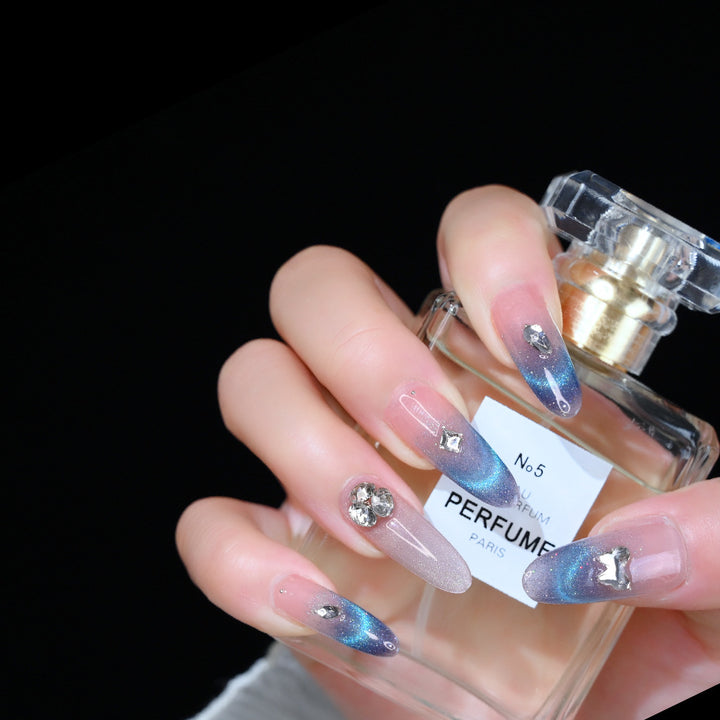 Glamouröse Nagelkunstkollektion Karnz