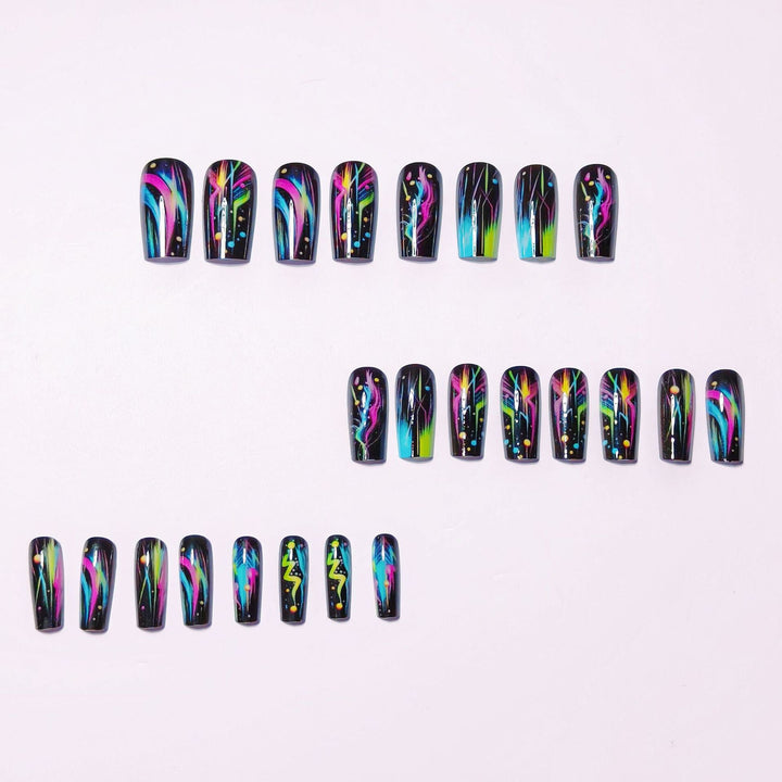 Kreative Kunstnägel mit Leuchtendem Neon-Design Karnz