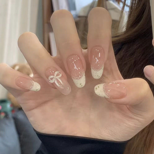 Künstlerisches Press-On-Nagelset mit elegantem Schleifen-Design Karnz