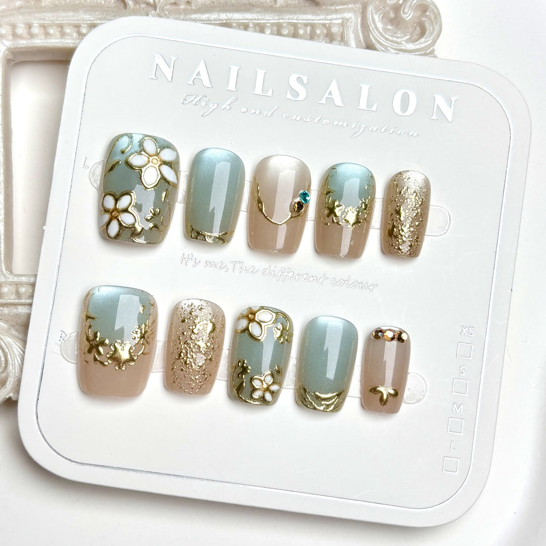 Künstlerisches Press-On-Nagelset mit elegantem Blumendesign