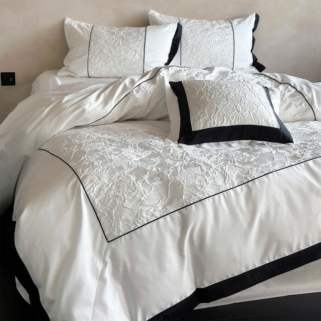 Strukturierte Floral Matelassé Bettbezug-Set mit kontrastierendem Paspelrand und Euro Kissenbezügen