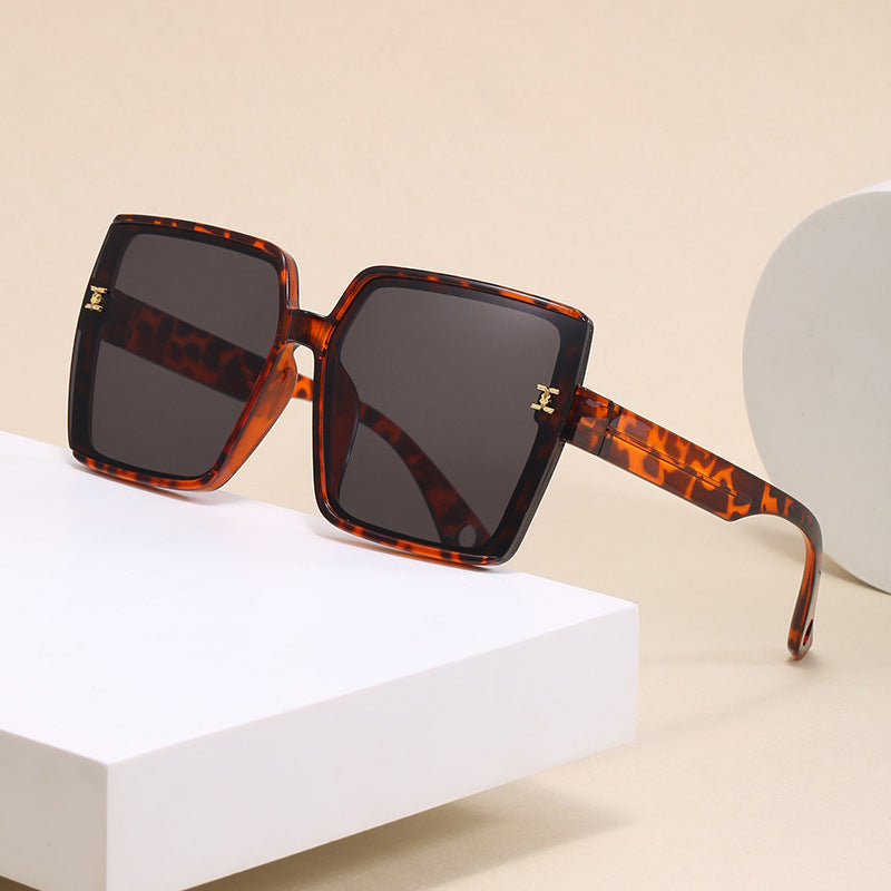 Damen modische quadratische Sonnenbrille mit luxuriösem Rahmen Karnz