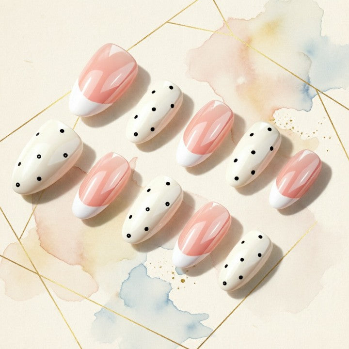 Kunstnägel mit Polka Dots Karnz