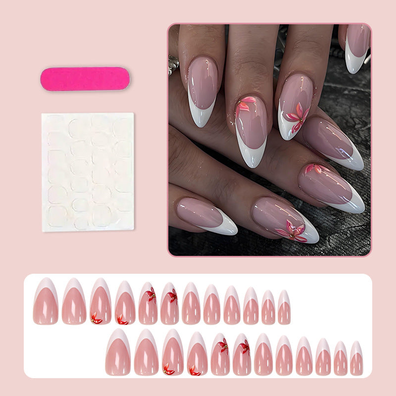 Kunstnagelset mit elegantem französischen Design und charmanten Blumenakzenten Karnz
