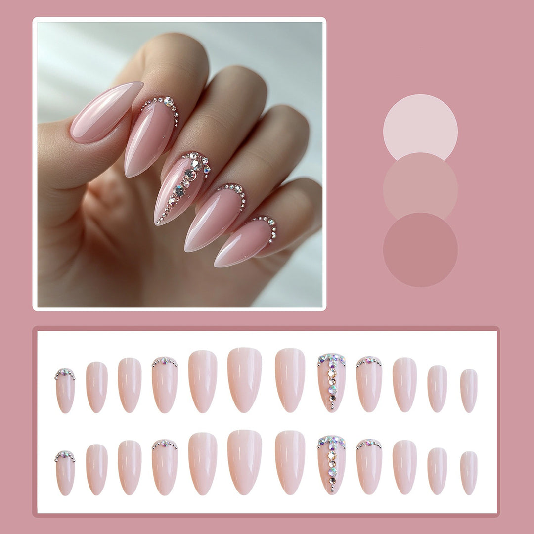 Kunstnagelset mit eleganten Glitzerakzenten Karnz