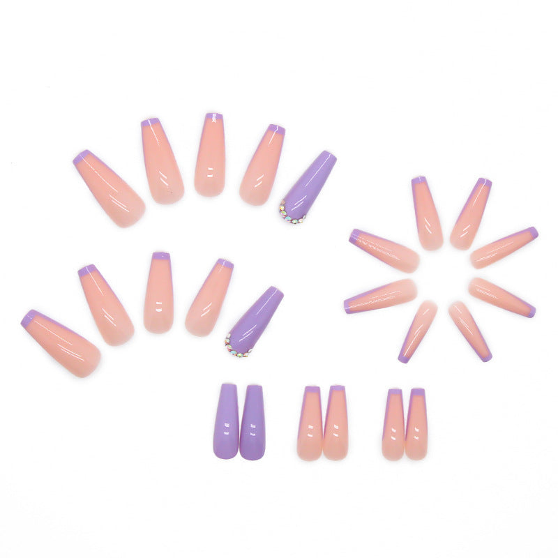 Kunstnagelset mit elegantem und funkelndem Design Karnz