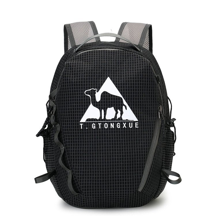 Abenteuerbereite Wandertagesrucksack