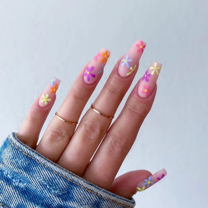 Künstliche Nagelverlängerungen mit buntem Blumenmuster Karnz