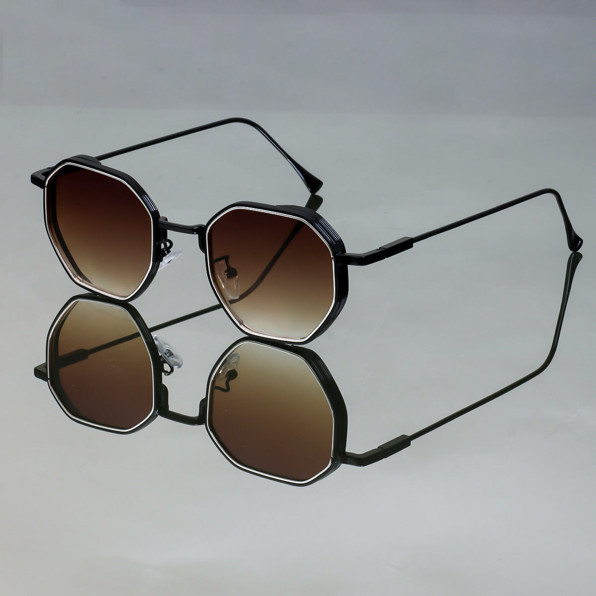Damen Sonnenbrille im eleganten, geometrischen Stil mit strapazierfähigem Rahmen Karnz