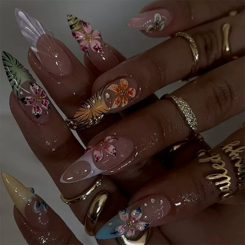 Dekoratives Blütenmotiv Nail Art Set zum Aufkleben