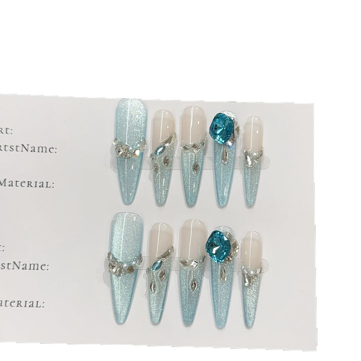 Glamourös Press-On Nagelkunstset mit Strassakzenten