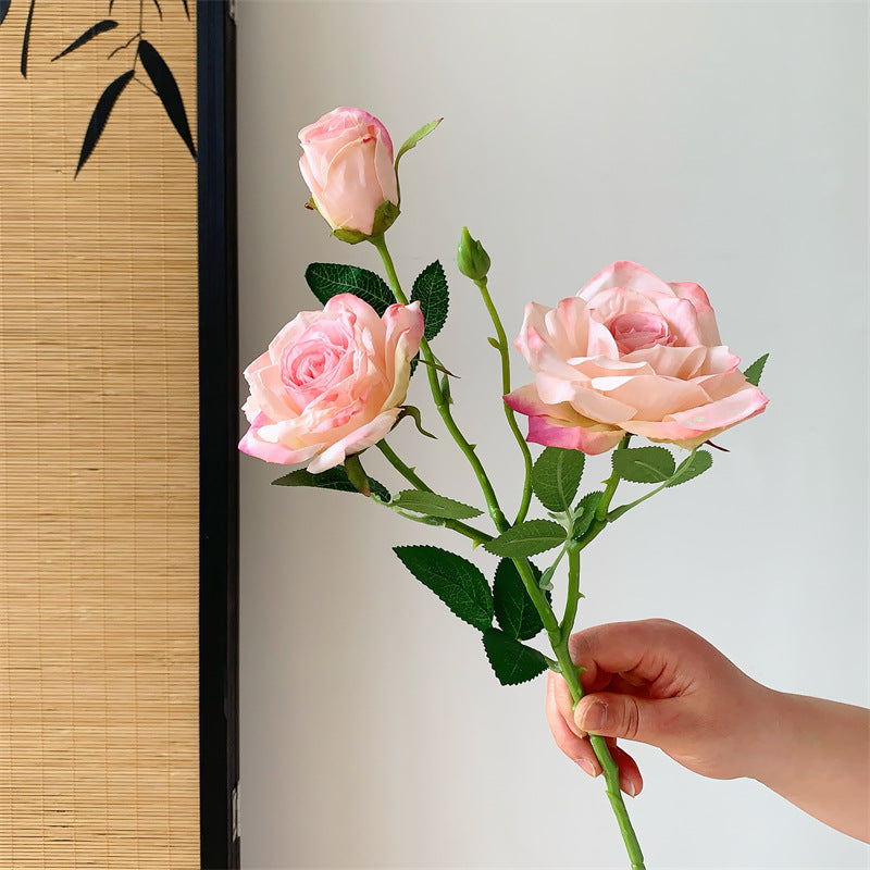 Elegante künstliche Rosenstängel