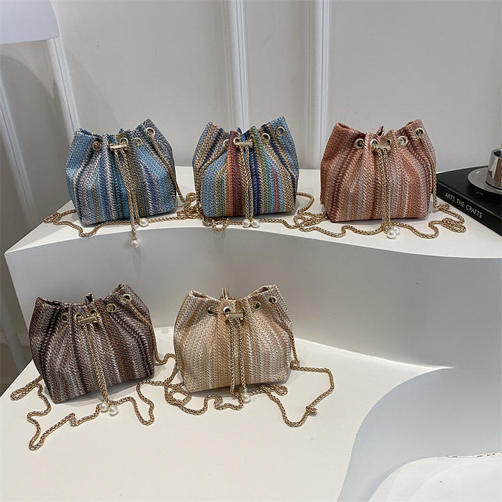 Künstlerisch gewobene Bucket Bag