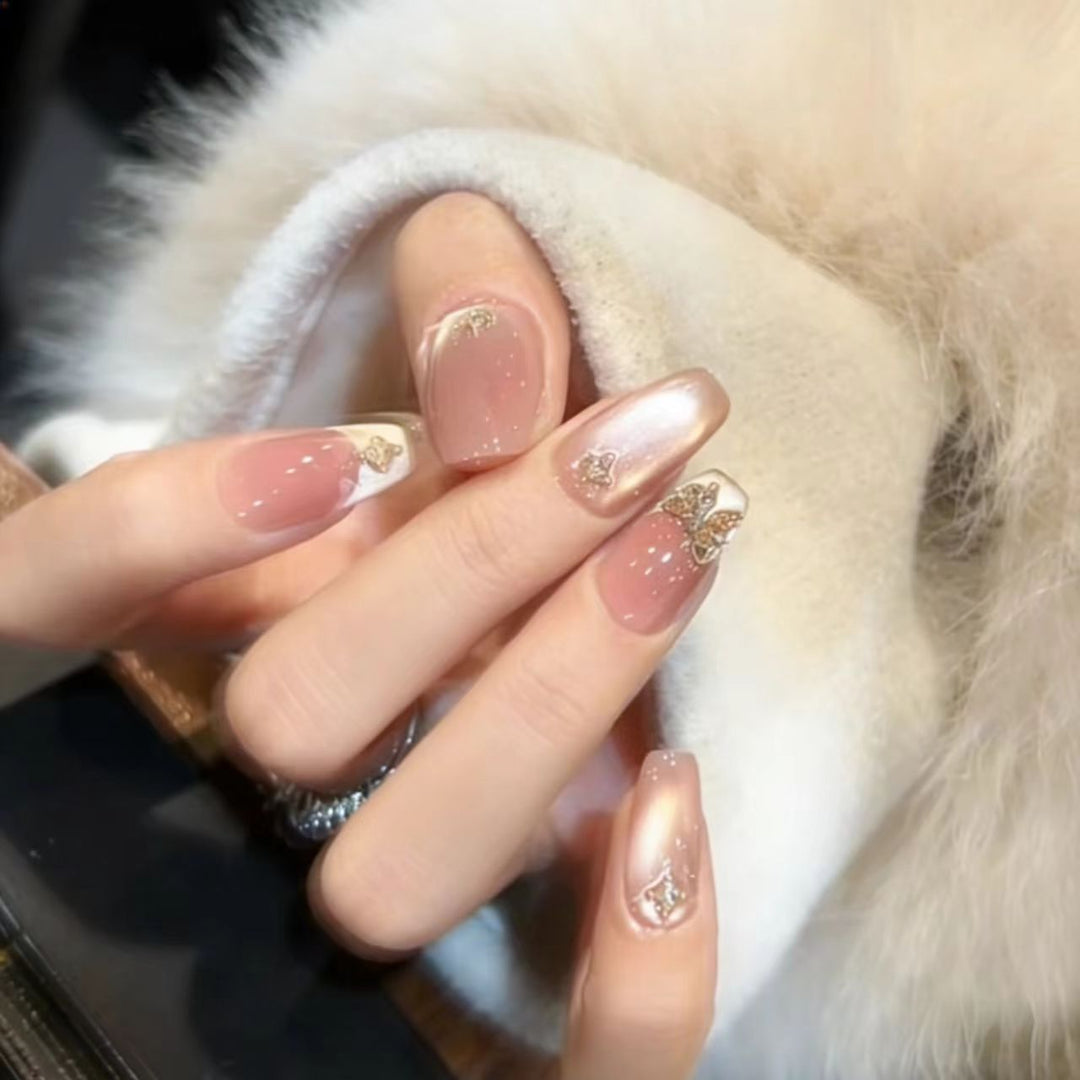Elegante dekorative Nagelerweiterungen
