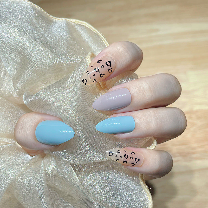 Stylisches Langzeit-Press-On-Nagelset mit abstraktem Leopardenmuster Karnz
