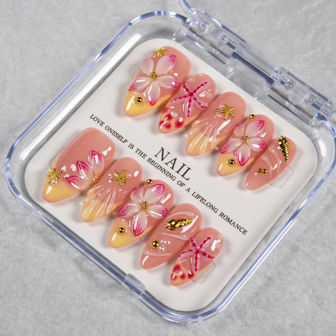 Dekoratives Press-On Nagelset mit floralen und Strandakzenten
