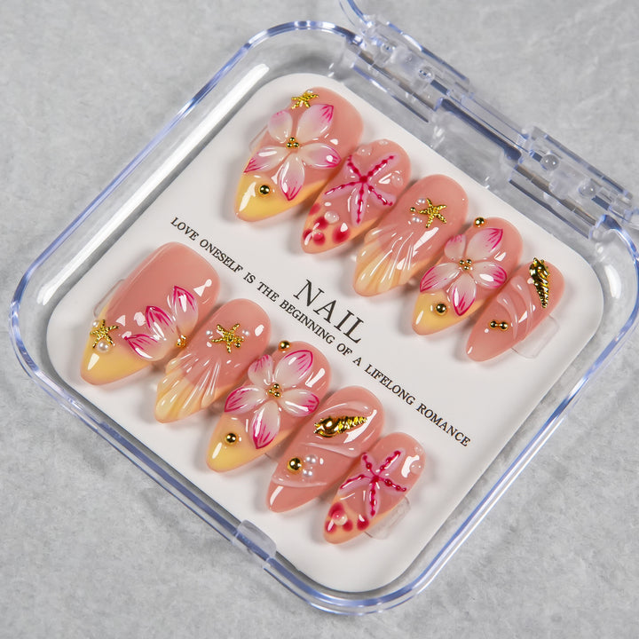 Dekoratives Press-On Nagelset mit floralen und Strandakzenten