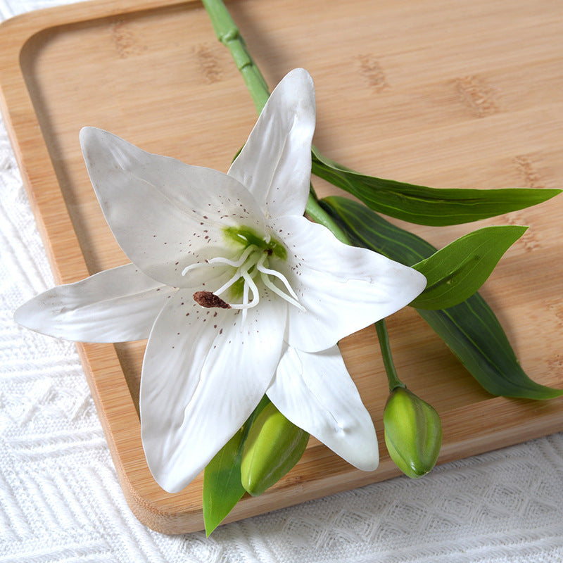 Realistischer künstlicher Lilienstamm