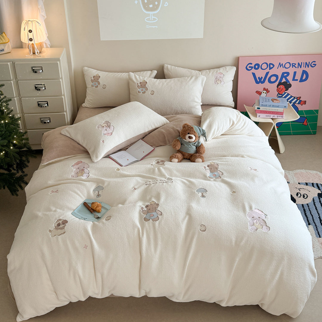 Kinder-Bettwäschegarnitur aus weichem Baumwoll-Fleece mit gestickten Teddybär-Motiven