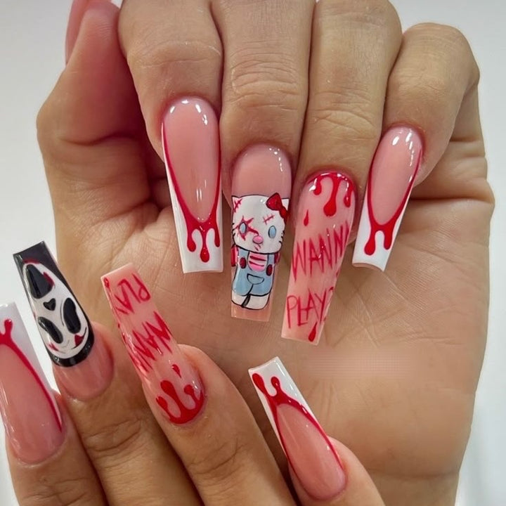 Kunstnagelset mit kreativem Halloween-Design und blutigen Akzenten Karnz
