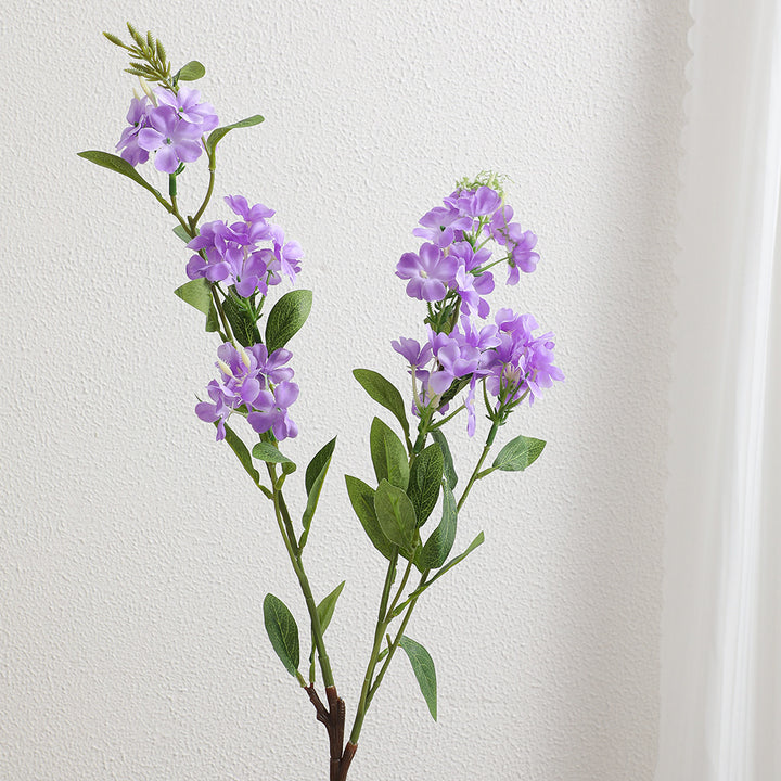 Dekorativer Kunstzweig mit weißen Blüten Karnz