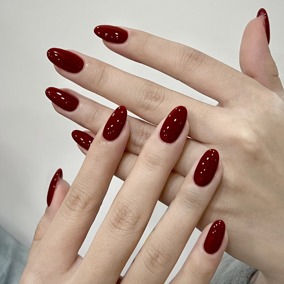 Glänzende mandelförmige Nagelverstärkungen Karnz