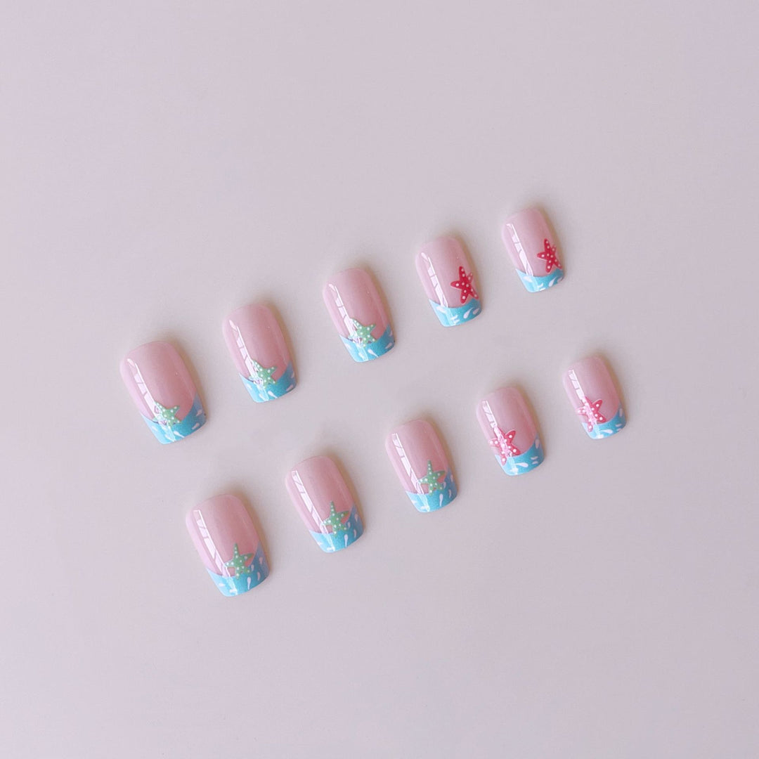 Kreatives Kunstnagelset mit tropischem Strand-Stil Karnz