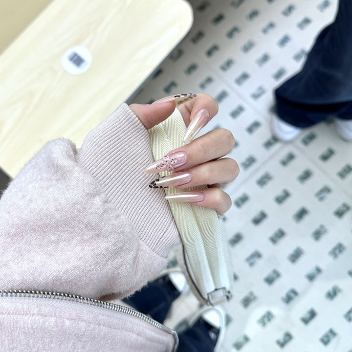 Elegante Press-On Nagelkunst