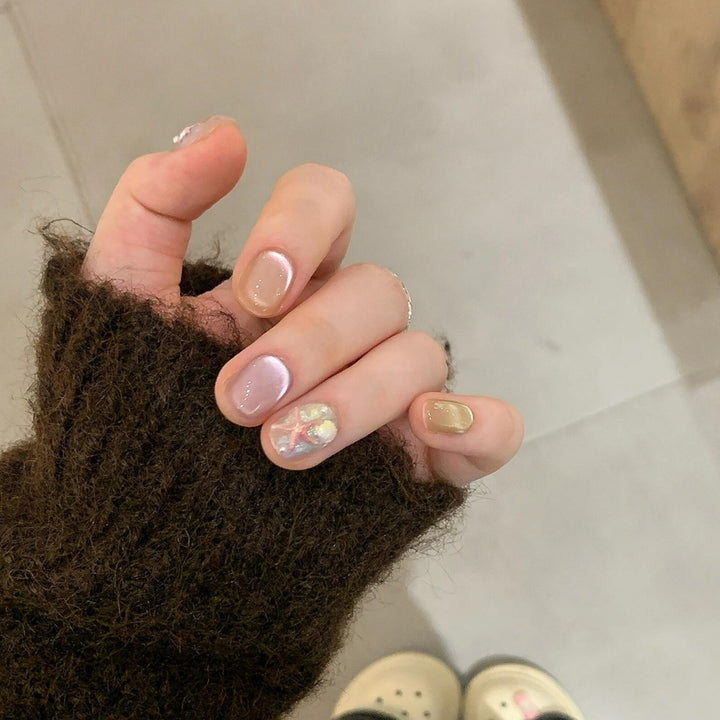 Kunstnagelset mit Schimmernden Akzenten Karnz