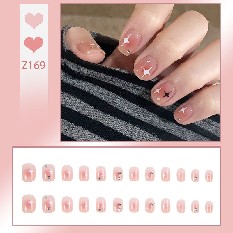 Kunstnagelset mit funkelnden Sternenverzierungen und eleganten Akzenten Karnz