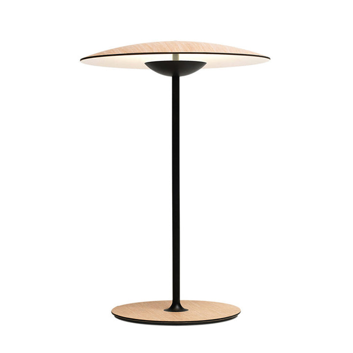 Schlanke moderne Tischlampe mit minimalistischem Design