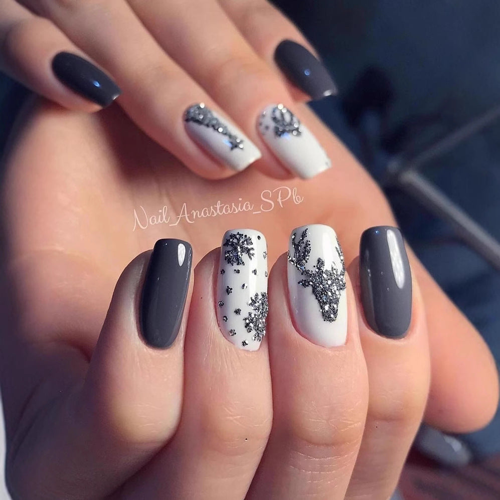 Künstlerische winterliche Nail Art Karnz