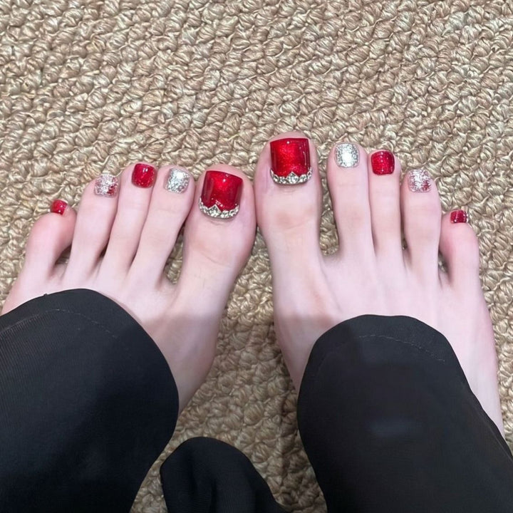 Künstlerisches Stiletto Press-On Nagelset mit einzigartigen Designelementen Karnz
