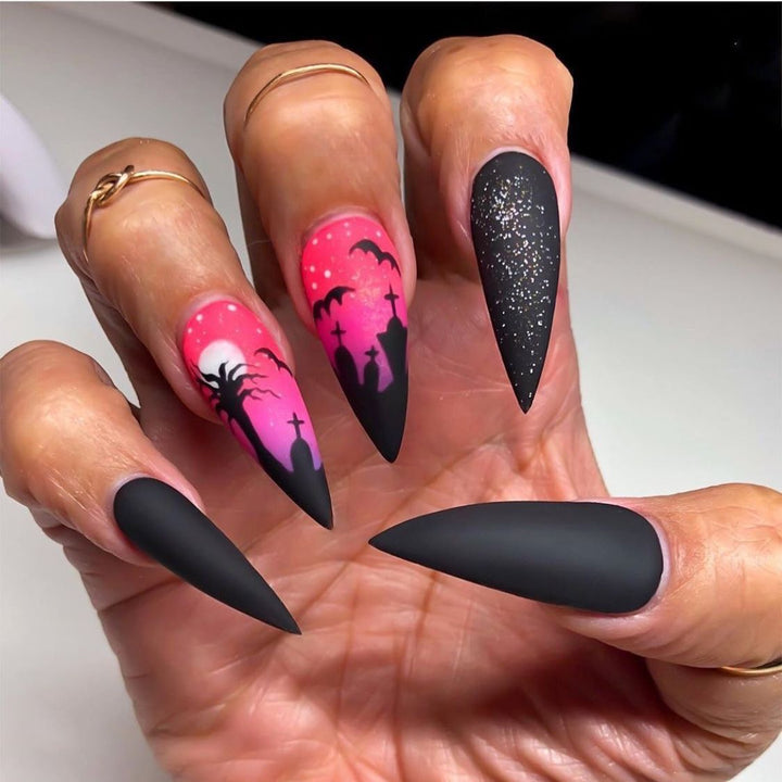 Kunstvolle Nagelverlängerungen mit kreativen Augen-Design Karnz