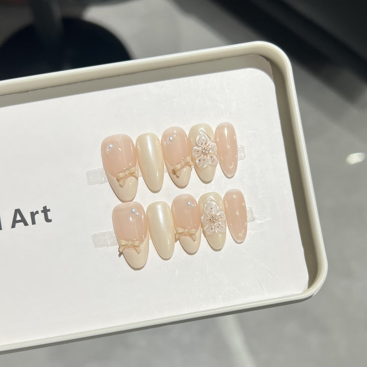 Dekoratives Press-On Nagelkunstset mit Schleife und floralem Schmuck Karnz